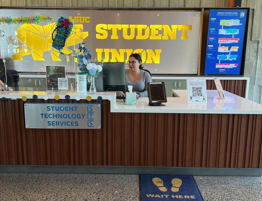 Former Student Technology Council Daniella Espinoza '23 working at the Student Helpdesk in Eshleman Hall