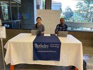 Alina Kim and Edrees Saied at the new ITCS drop-in location in Moffitt Library. 